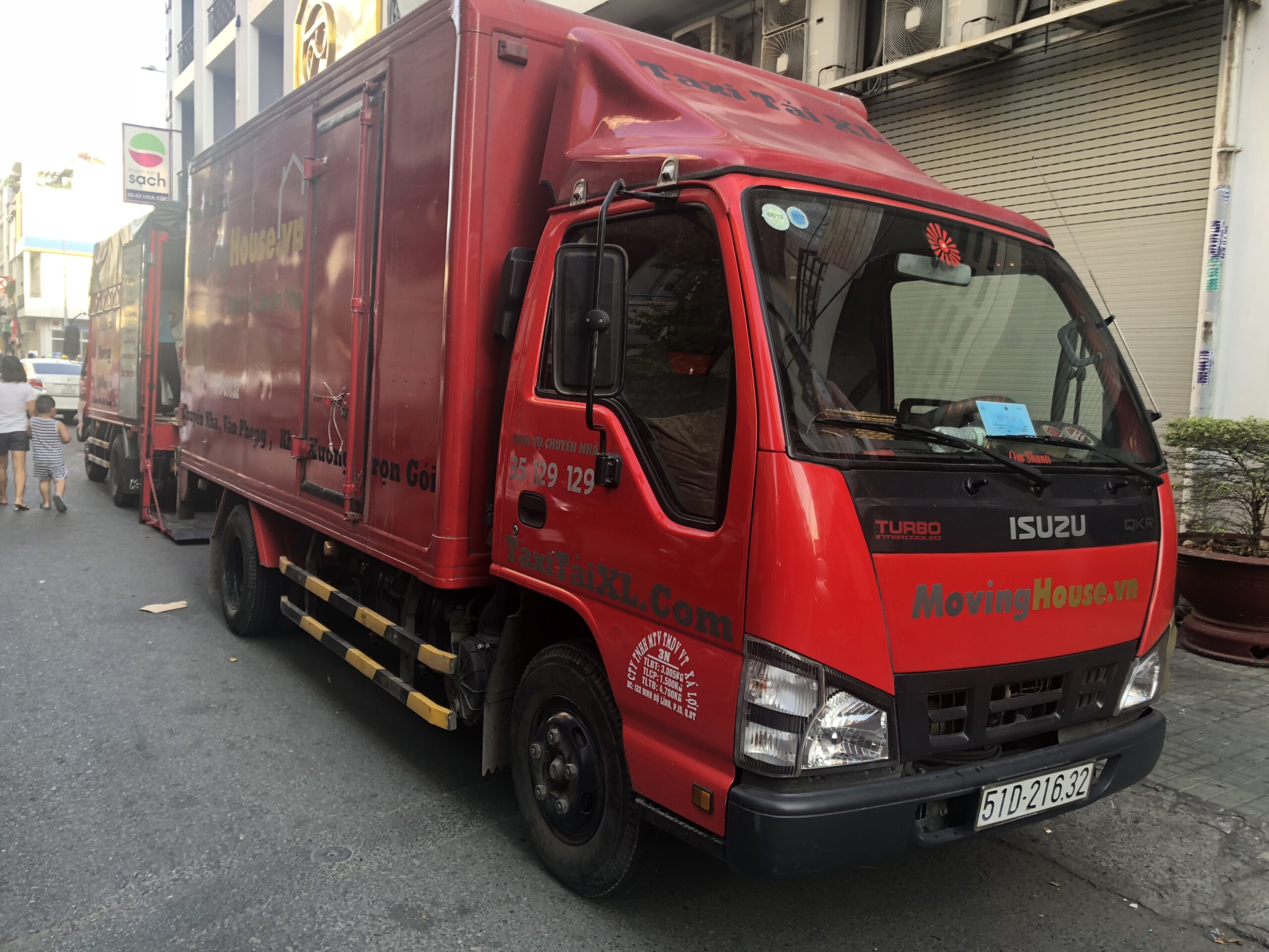 Xe taxi tải vận chuyển đồ an toàn