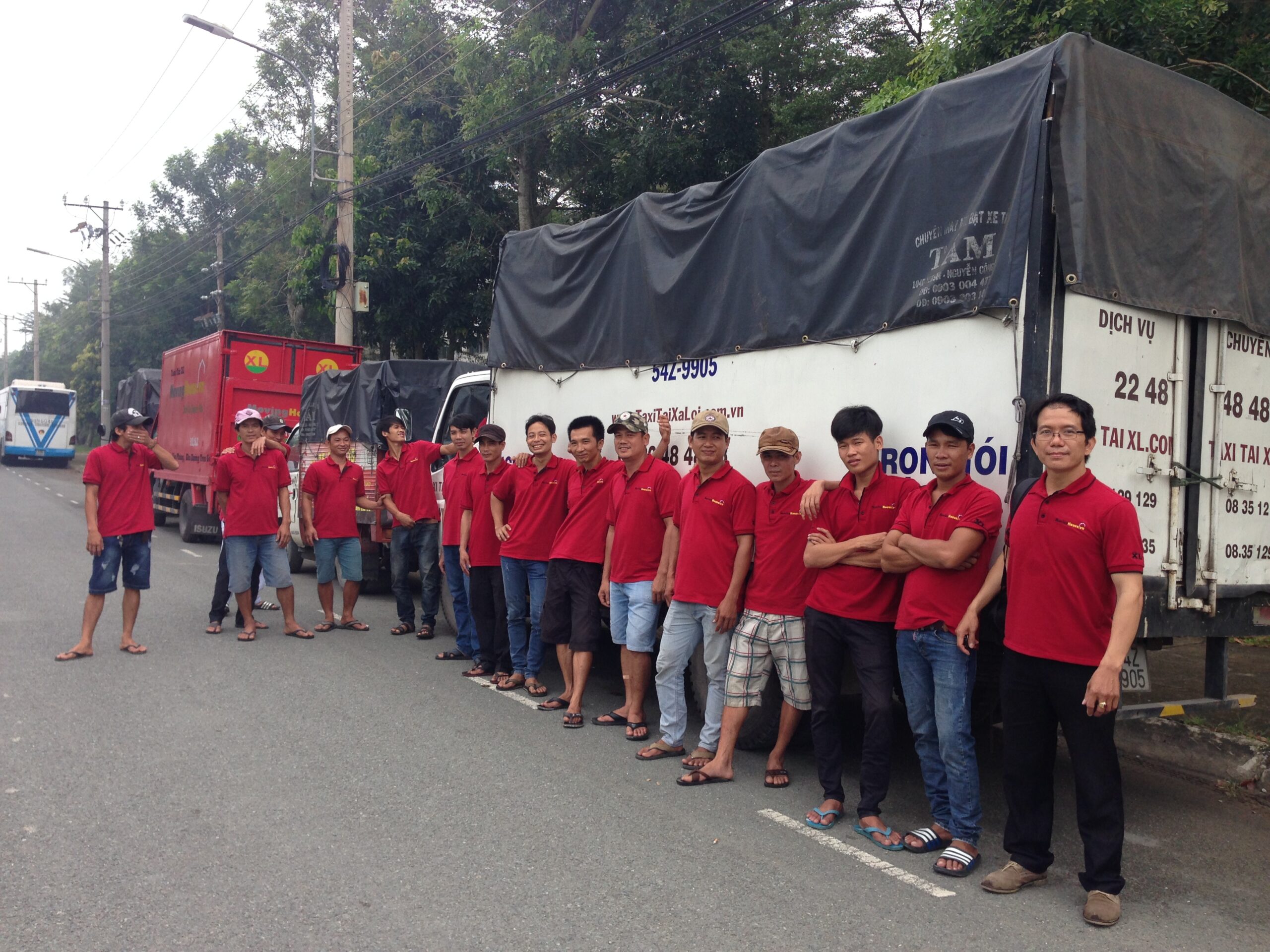 Đội ngũ nhân viên dịch vụ chuyển nhà trọn gói huyện Hóc Môn