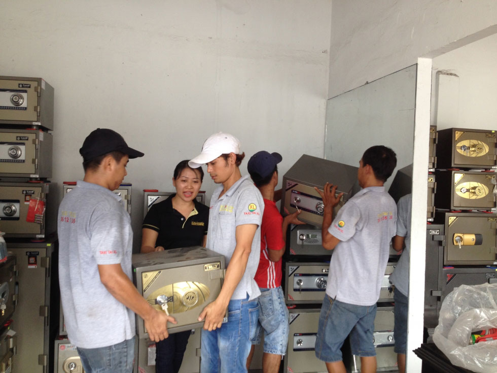 Toàn bộ hàng hóa, tài sản khi di chuyển đều được nhân viên Xá Lợi chú ý. .