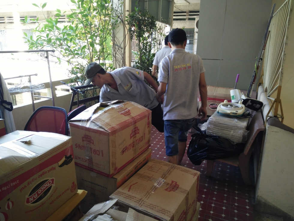 Nhân viên dịch vụ chuyển nhà Xá Lợi tại quận Bình Tân 