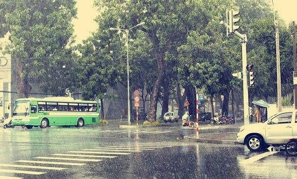 Những cơn mưa Sài Gòn bất chợt