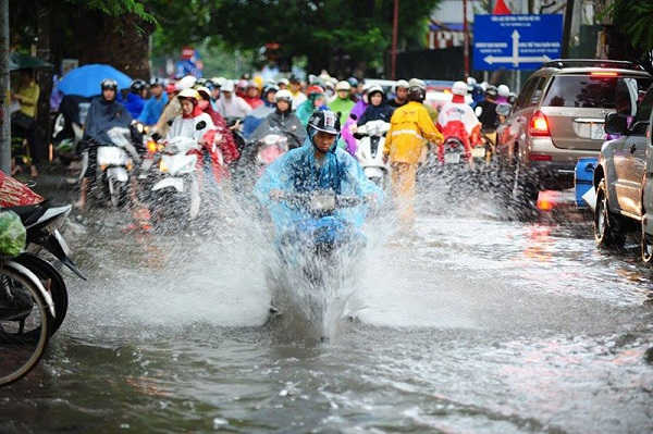 Khó khăn khi chuyển nhà gặp mưa