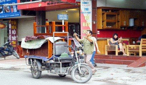 Hàng hóa, vật dụng được vận chuyển bằng xe ba gác