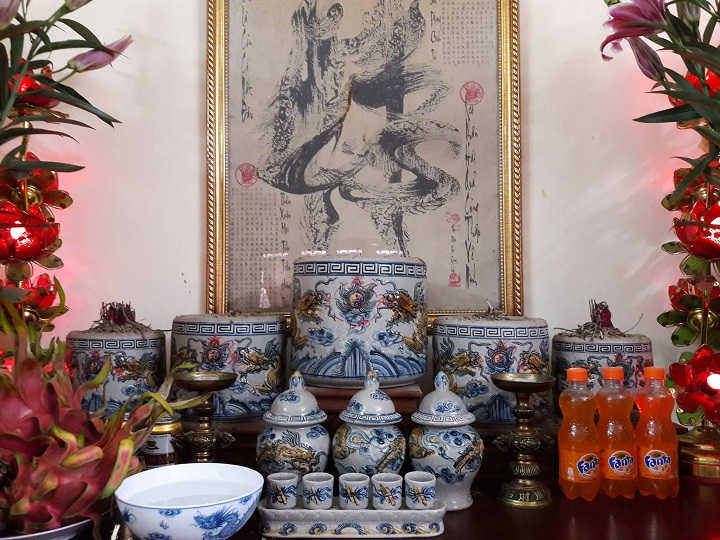 Gia chủ nên chọn ngày đẹp để mang theo bát hương khi chuyển nhà