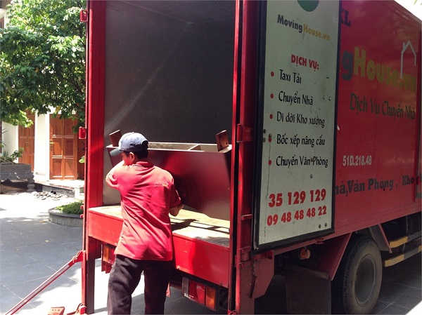 Xe tải nhỏ chở đồ thùng kín tại Xá Lợi Movinghouse