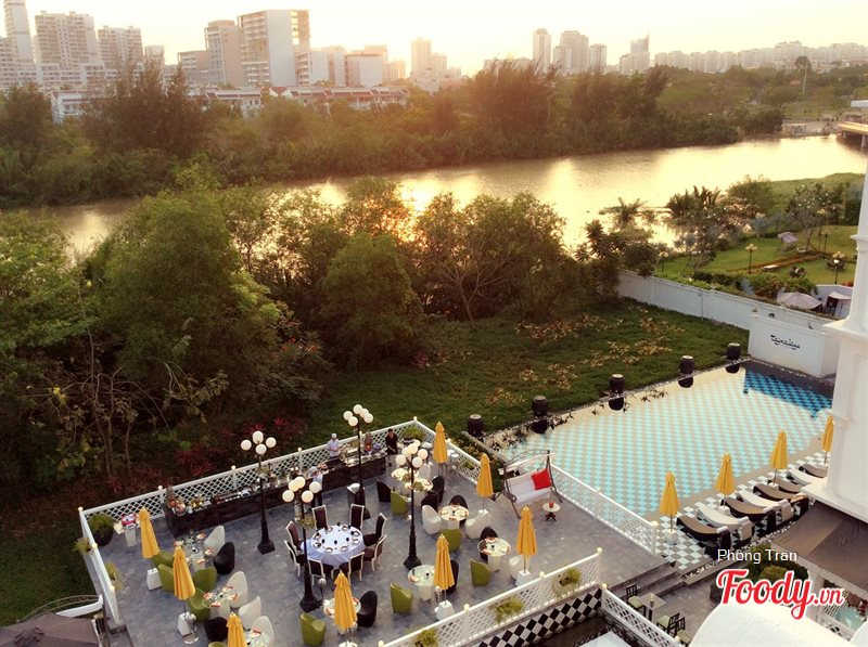 Rooftop Pool Bar Sài Gòn