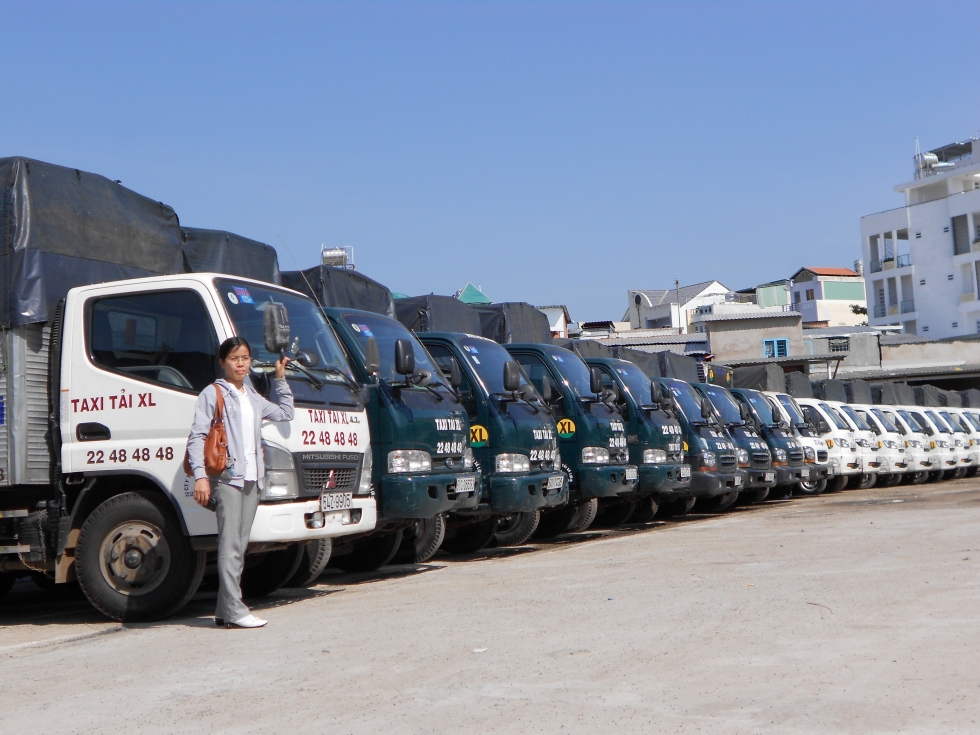 Khách hàng vui vẻ hơn khi sử dụng dịch vụ taxi tải nhỏ chở hàng tại Xá Lợi