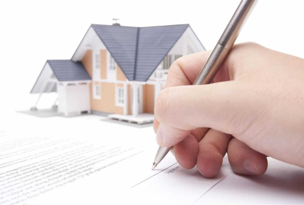 Nên tìm hiểu kỹ các điều khoản hợp đồng chuyển nhà trước khi kí kết