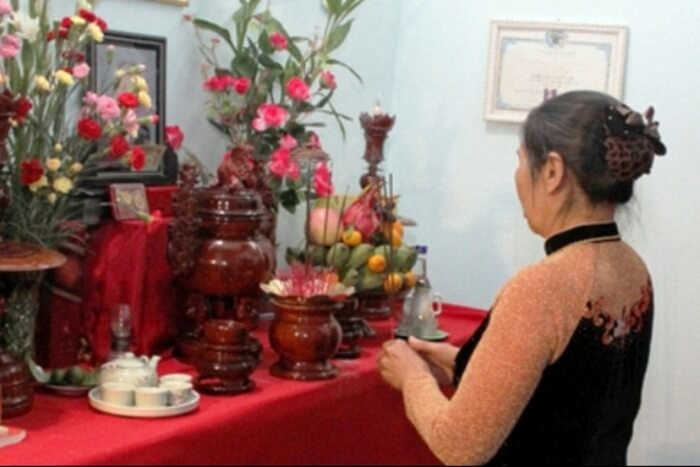 Bàn thờ tổ tiên là một nơi linh thiêng đối với mỗi gia đình