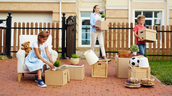 Thay vì tự làm, bạn nên sử dụng dịch vụ chuyển nhà trọn gói