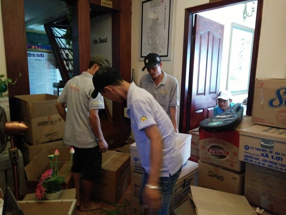 Nhân viên dịch vụ chuyển nhà quận Bình Tân tại công ty Xá Lợi