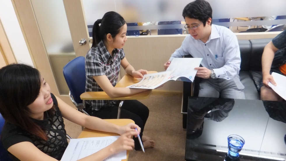 Nhân viên tư vấn dịch vụ chuyển dọn văn phòng sẽ đến trực tiếp doanh nghiệp để khảo sát, tư vấn.