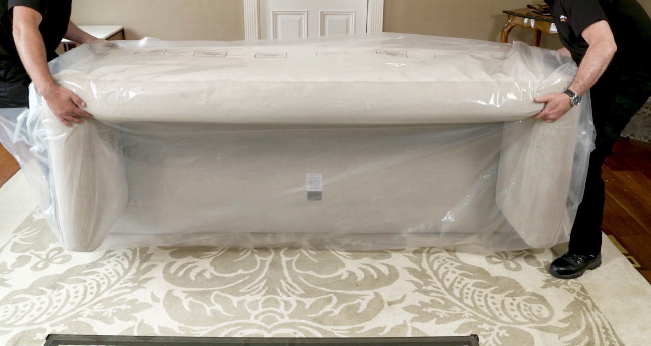 Bảo quản ghế sofa bằng bọc nhựa