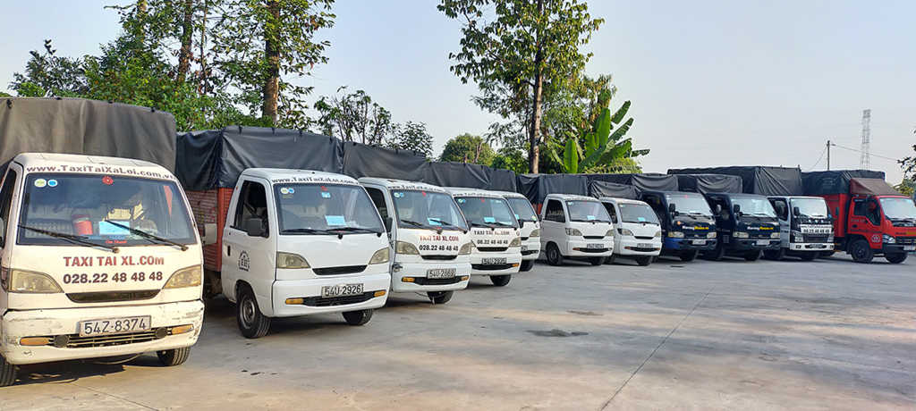 Taxi tải Movinghouse đang đậu tại bãi
