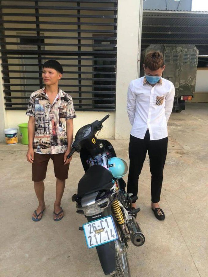 Hai đối tượng có hành vi coi thường pháp luật sau đó đã bị công an triệu tập.