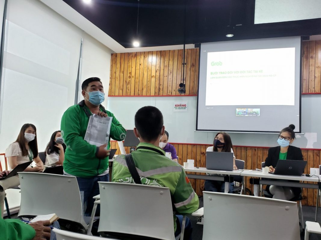 Đại diện Grab đối thoại trực tiếp với các tài xế GrabBike