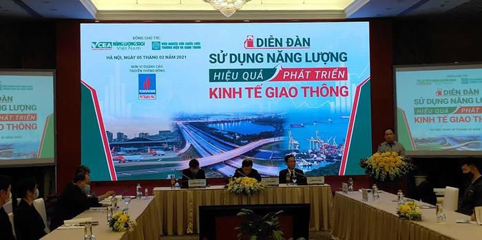 Tại diễn đàn các chuyên gia, nhà quản lý đã thẳng thắn chia sẻ về vấn đề sử dụng năng lượng trong phát triển kinh tế.