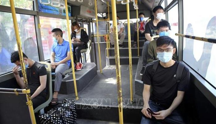 Hà Nội dừng giãn cách trên phương tiện vận tải công cộng từ 8/3.