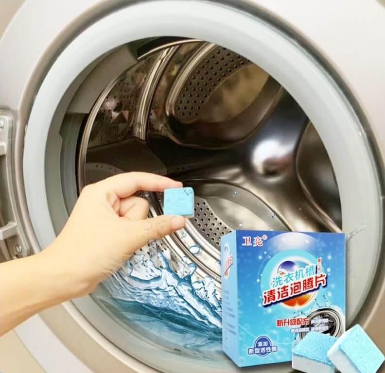 Dùng viên tẩy làm sạch máy giặt