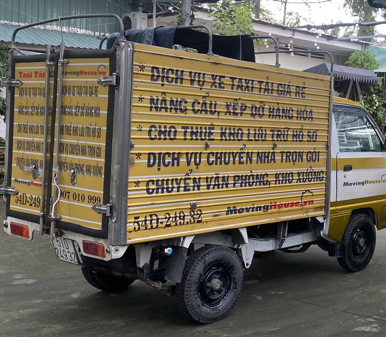 Xe tải chuyển nhà 900kg