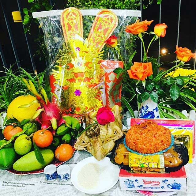 Mâm cúng giao thừa ngoài trời