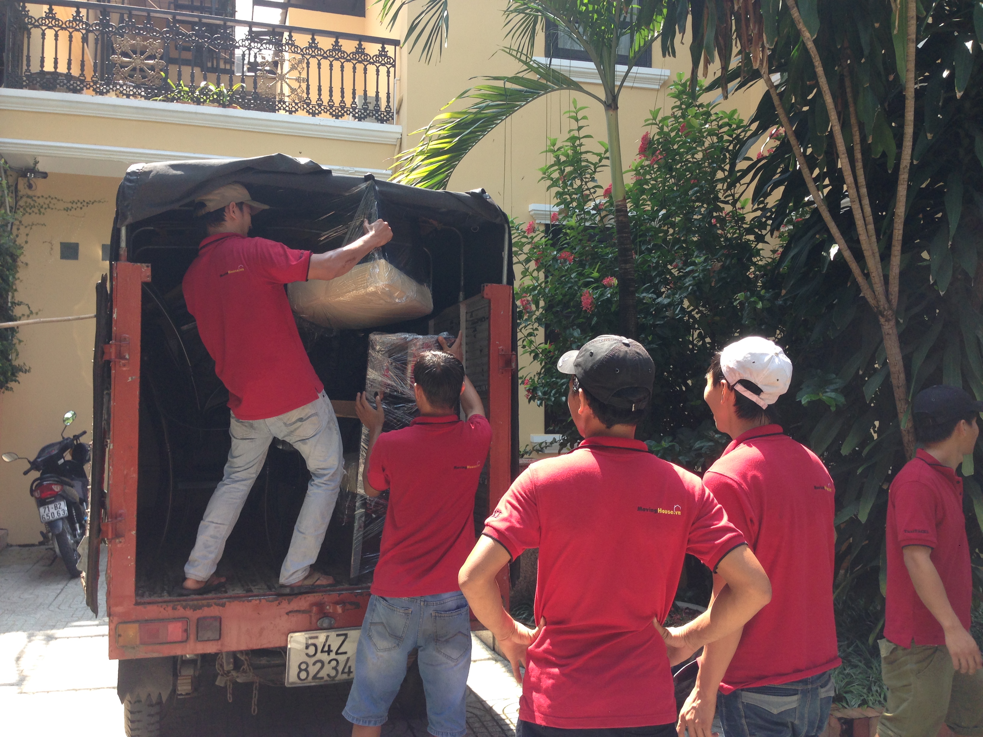 dịch vụ chuyển nhà giá rẻ Moving House