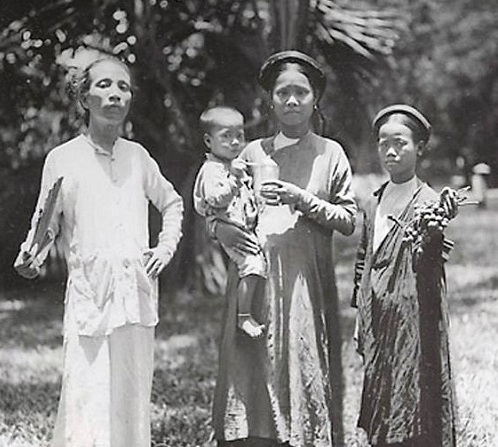 không nên mang hình ảnh của người không quen biết về nhà