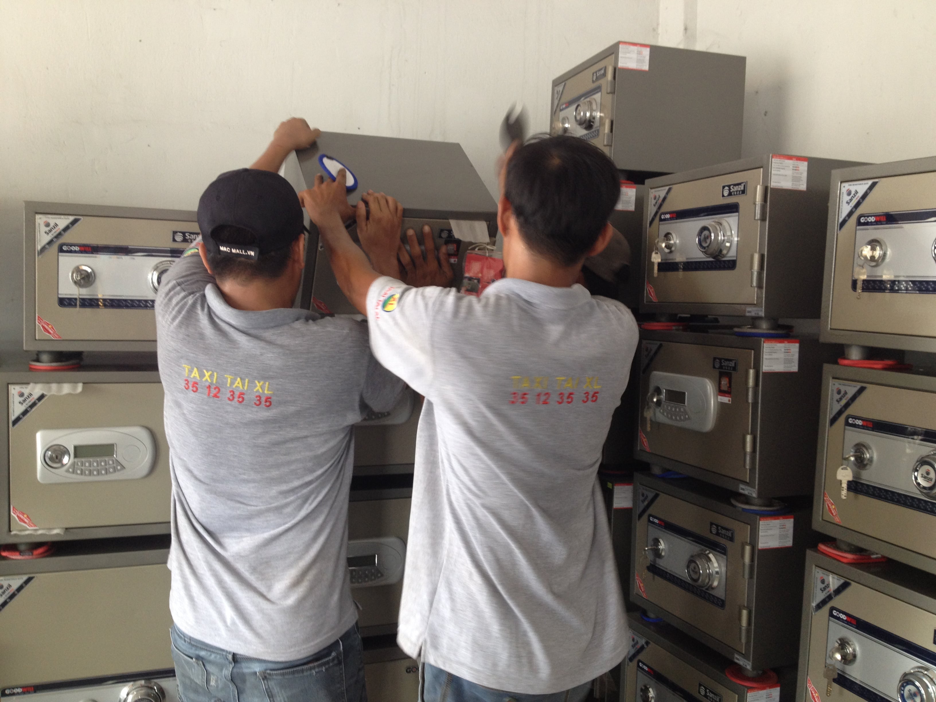 vì sao nên sử dụng dịch vụ chuyển két sắt tại Moving House