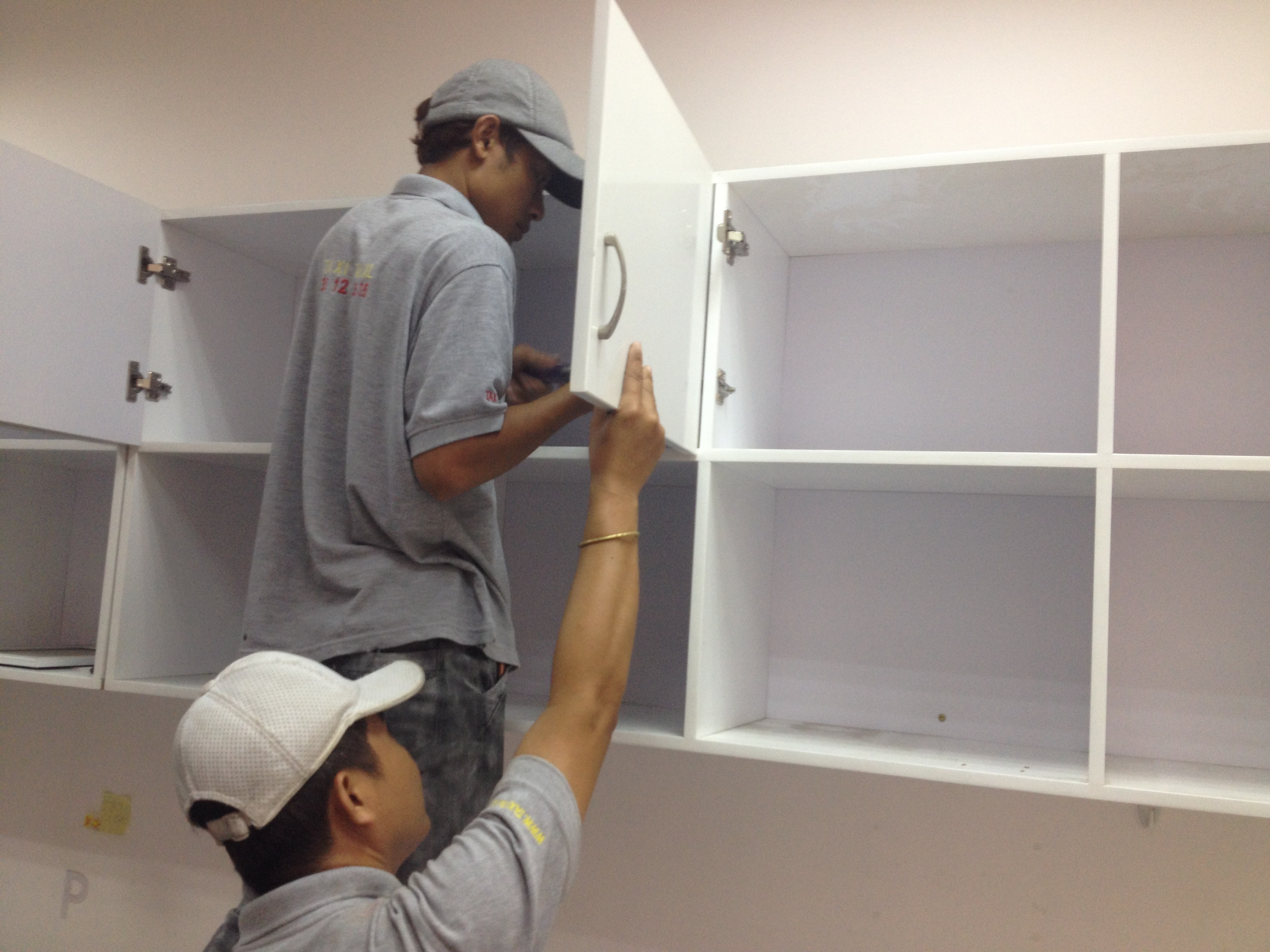 đơn vị vận chuyển lắp ráp tủ quần áo TPHCM