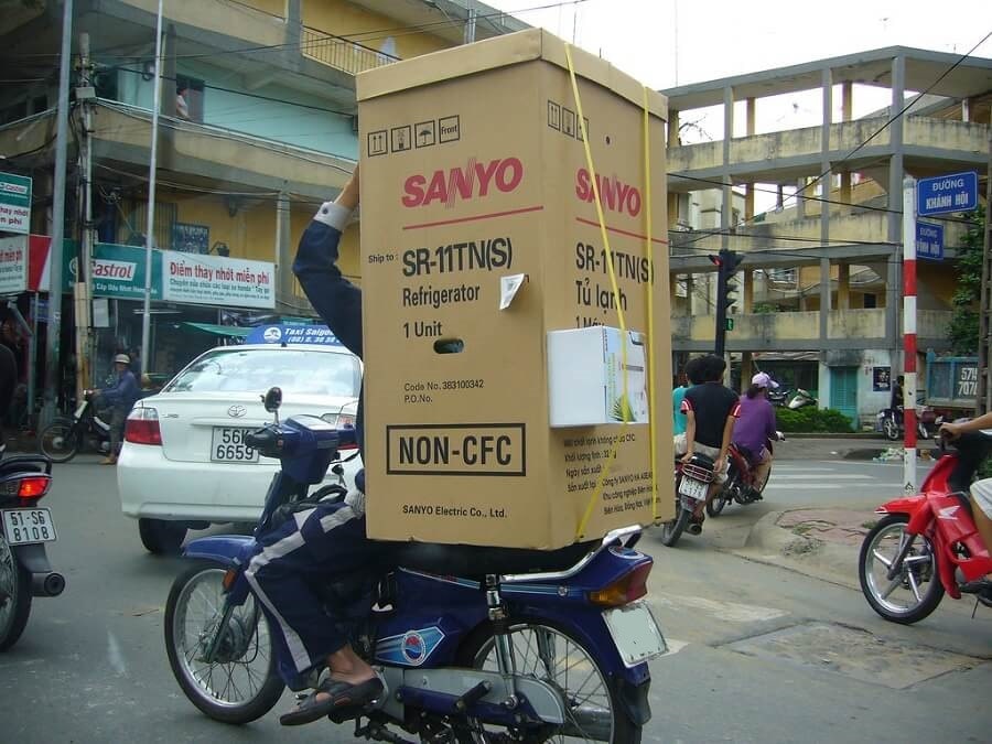 Quy định về kích thước hàng hóa tối đa được chở bằng xe máy