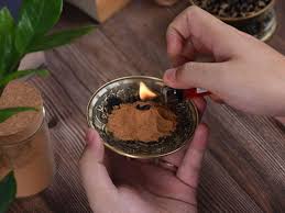 Xông nhà bằng bột tẩy uế