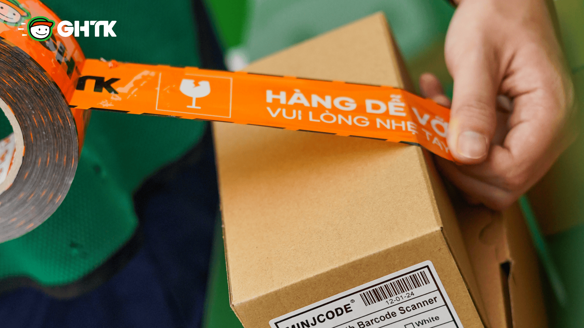 Dán nhãn phân loại hàng hóa