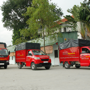 Các xe tải Movinghouse đang trên đường đến nhà khách để chuyển đồ